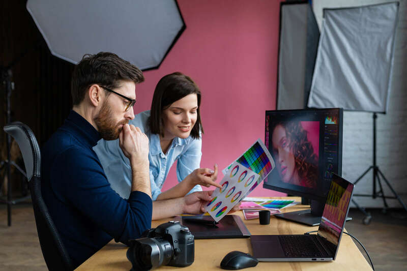 Agence graphique spécialisée dans la création de carte de visite professionnelle. Conception de carte de visite unique personnalisée pour entreprise.